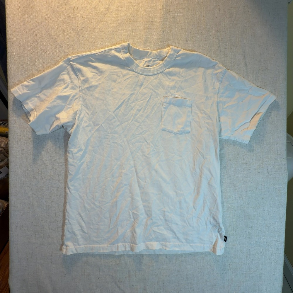 Nike The Nike Tee Loose Fit Pocket T-Shirt White Men's Size Medium